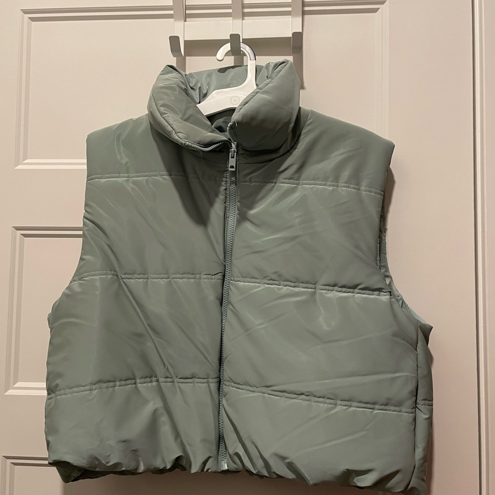 Wild Fable Quilted Vest in Soft Green